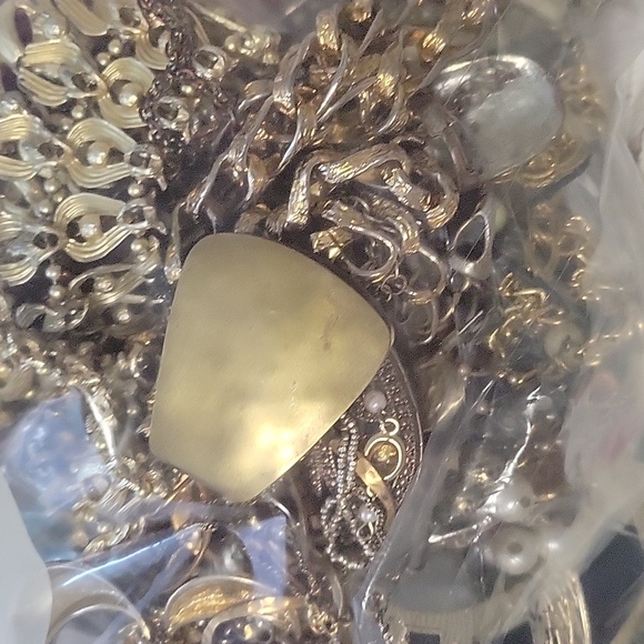 Large Grab bag vintage and modern costume jewelry mostly gold tone - Picture 2 of 4